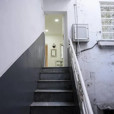 A Due Passi Da Toledo Apartmán *