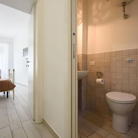 A Due Passi Da Toledo Apartmán *