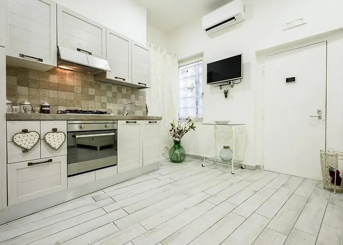 A Due Passi Da Toledo Napoli