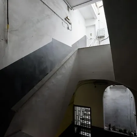 A Due Passi Da Toledo Nápoly