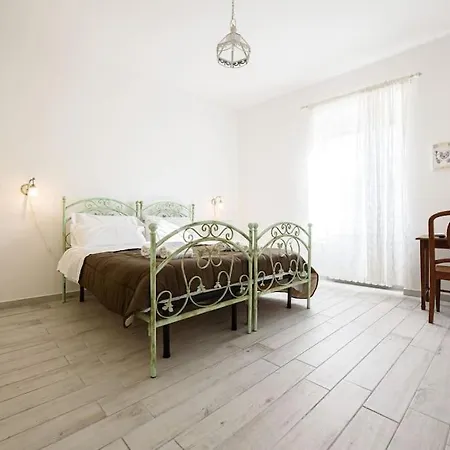 A Due Passi Da Toledo Apartment