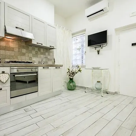 A Due Passi Da Toledo Neapel