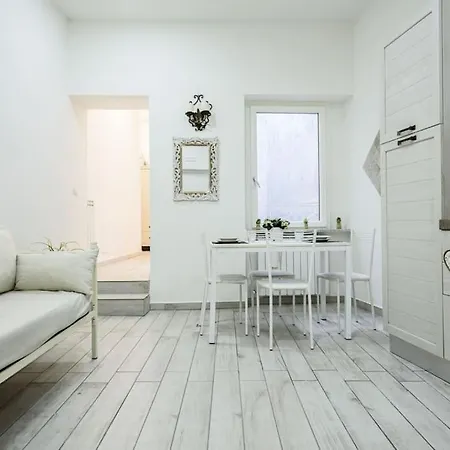 A Due Passi Da Toledo Apartment *