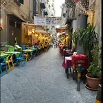 A Due Passi Da Toledo * Napels